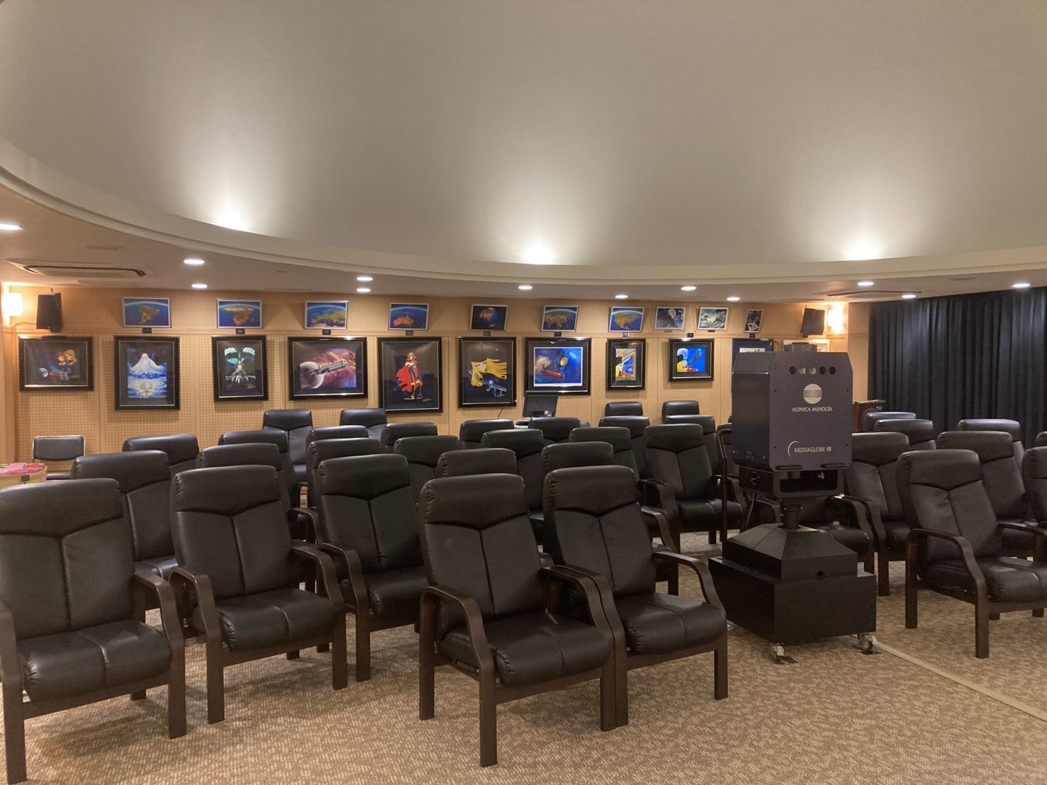 プラネタリウム室内